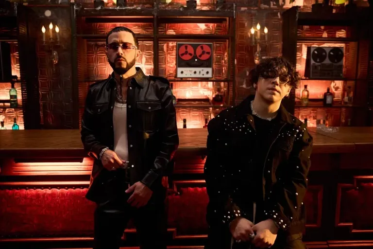 Yandel y Xavi lideran la lista Latin Airplay con ‘Me voy a la chingada’.