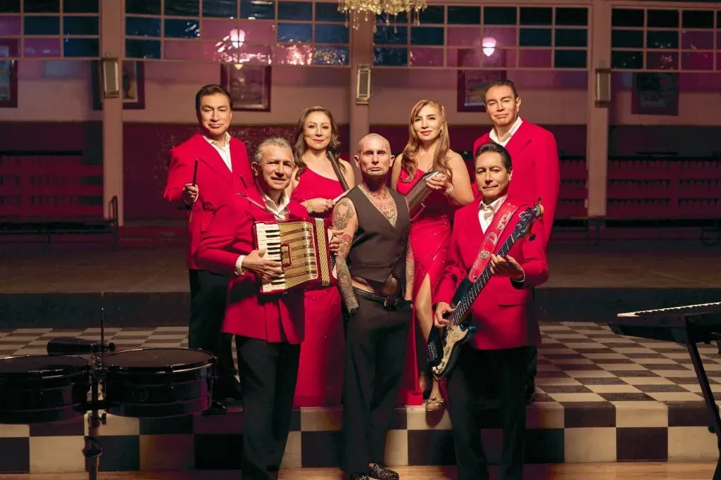 Ke Personajes celebra su primer No. 1 en Billboard No. 1 con colaboración con Los Ángeles Azules: ‘Un verdadero privilegio’
