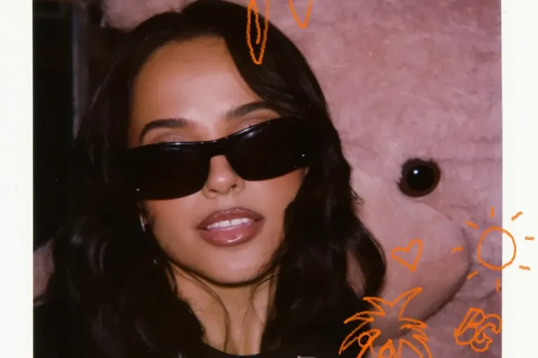 Becky G, Elena Rose y Greeicy se unen a Karol G en Viajando Por El Mundo ; Tropitour
